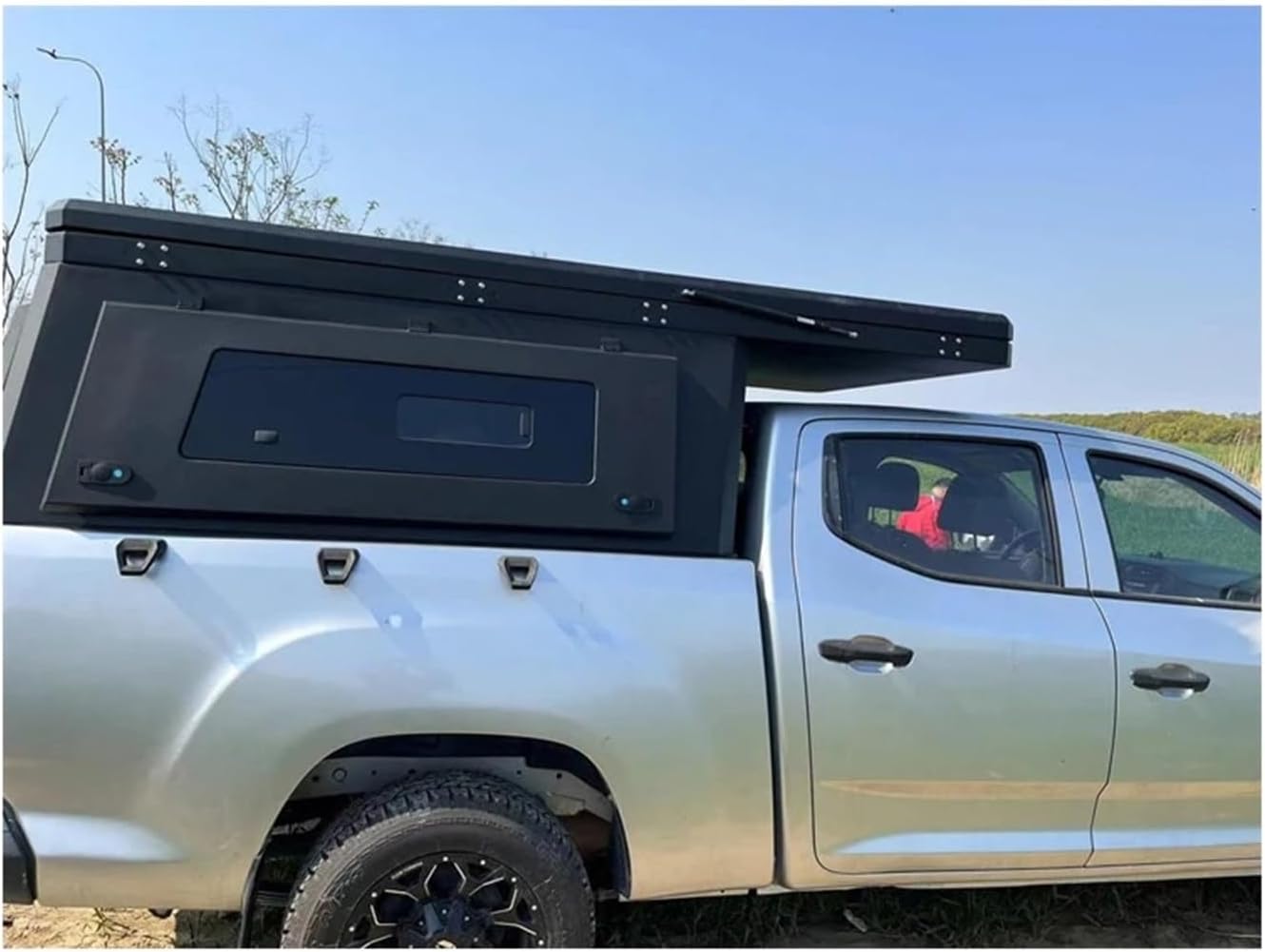 best jeep gladiator canopy camper,jeep gladiator truck camper worth buying,should i buy a jeep gladiator canopy camper,jeep gladiator canopy camper pros cons,lightweight truck camper for gladiator,jeep gladiator camper vs alternatives unboxing and complete package contents