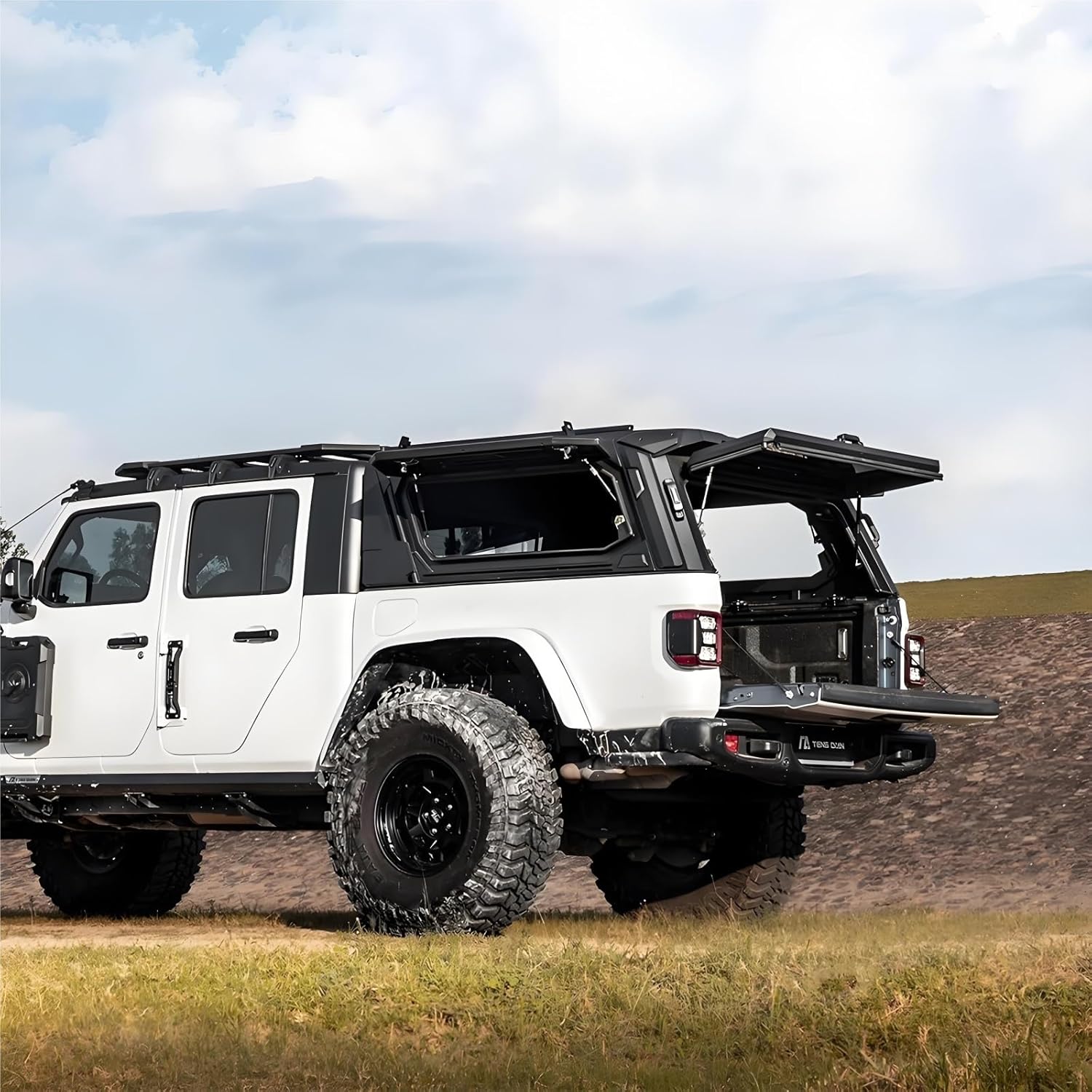 best tonneau cover for Jeep Gladiator,Jeep Gladiator hard bed cover,truck bed cap for Gladiator,tonneau cover vs topper Gladiator,best truck bed cover for Jeep Gladiator,Jeep Gladiator bed cover worth it performance testing and real-world results