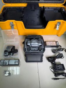Image 1 of buy Fujikura FSM-90R fusion splicer