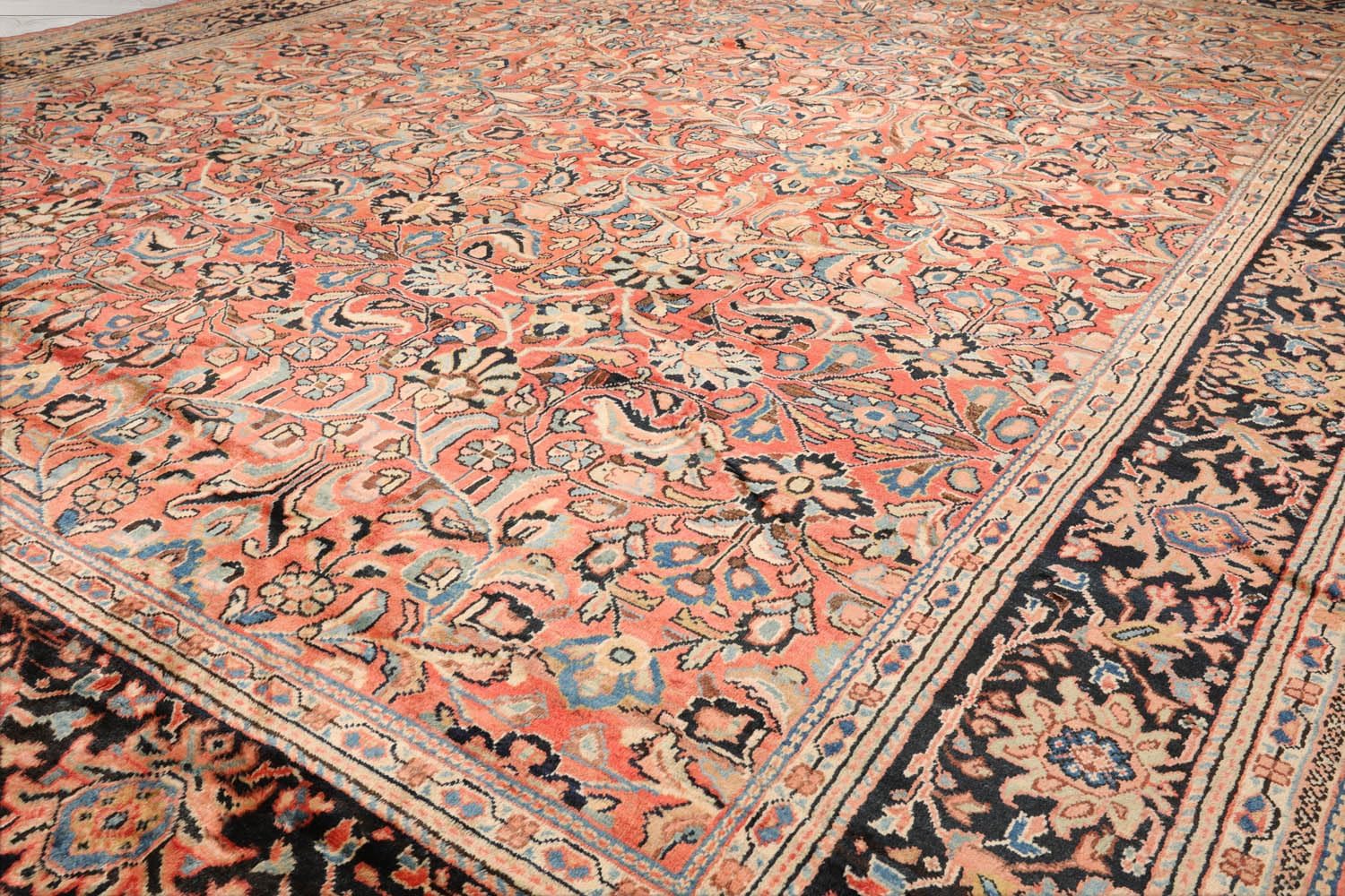 buy Mahal wool area rug,Mahal wool rug worth buying,best traditional Persian area rug,hand knotted wool rug pros cons,Mahal rug vs Serapi rug,should I buy a Mahal area rug - detailed features and technical specifications