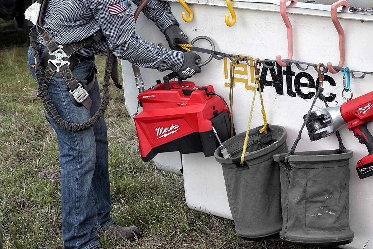 buy Milwaukee M18 Force Logic hydraulic pump,should I buy Milwaukee M18 hydraulic pump,Milwaukee M18 Force Logic 10000 PSI pros cons,best cordless hydraulic pump for heavy duty,Milwaukee M18 hydraulic pump vs alternatives,Milwaukee M18 Force Logic worth buying unboxing and complete package contents