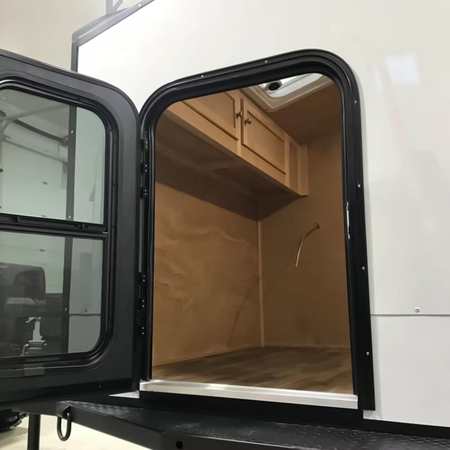 Step-by-step guide for buy camper van motorhome,should I buy a camper van,camper van vs travel trailer,camper van pros cons,compact motorhome worth buying,best small RV for road trips - complete tutorial