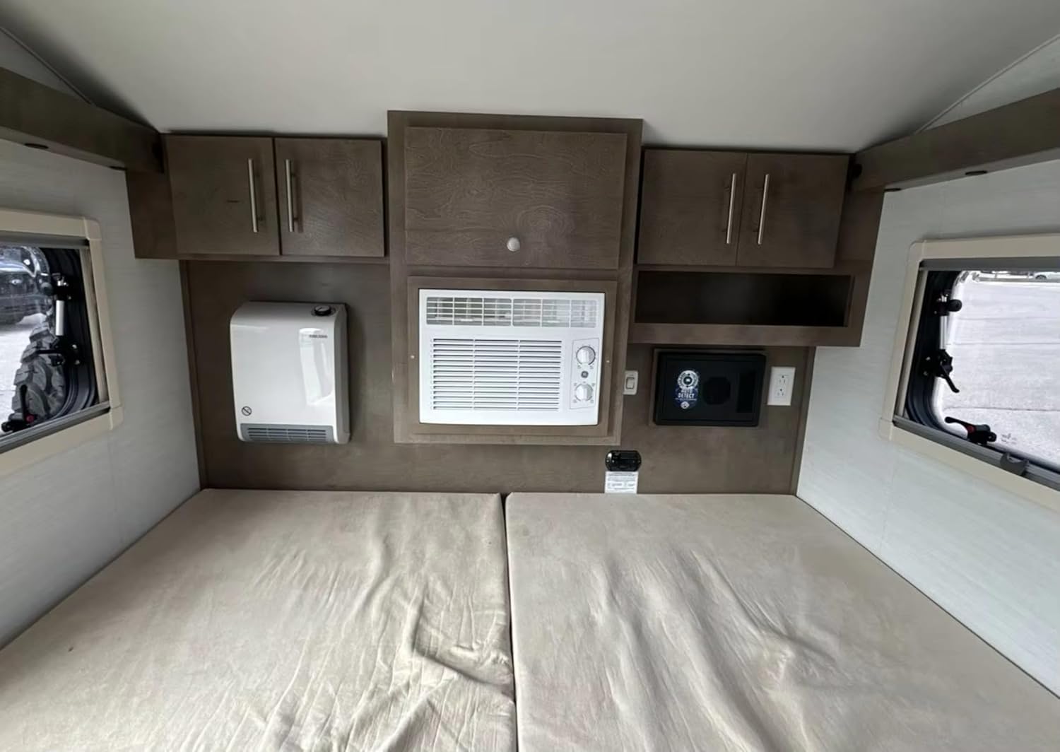 buy lightweight travel trailer,should I buy a lightweight travel trailer,lightweight travel trailer vs teardrop,best lightweight travel trailer pros cons,lightweight travel trailer worth buying,mini camper travel trailer for sale unboxing and complete package contents