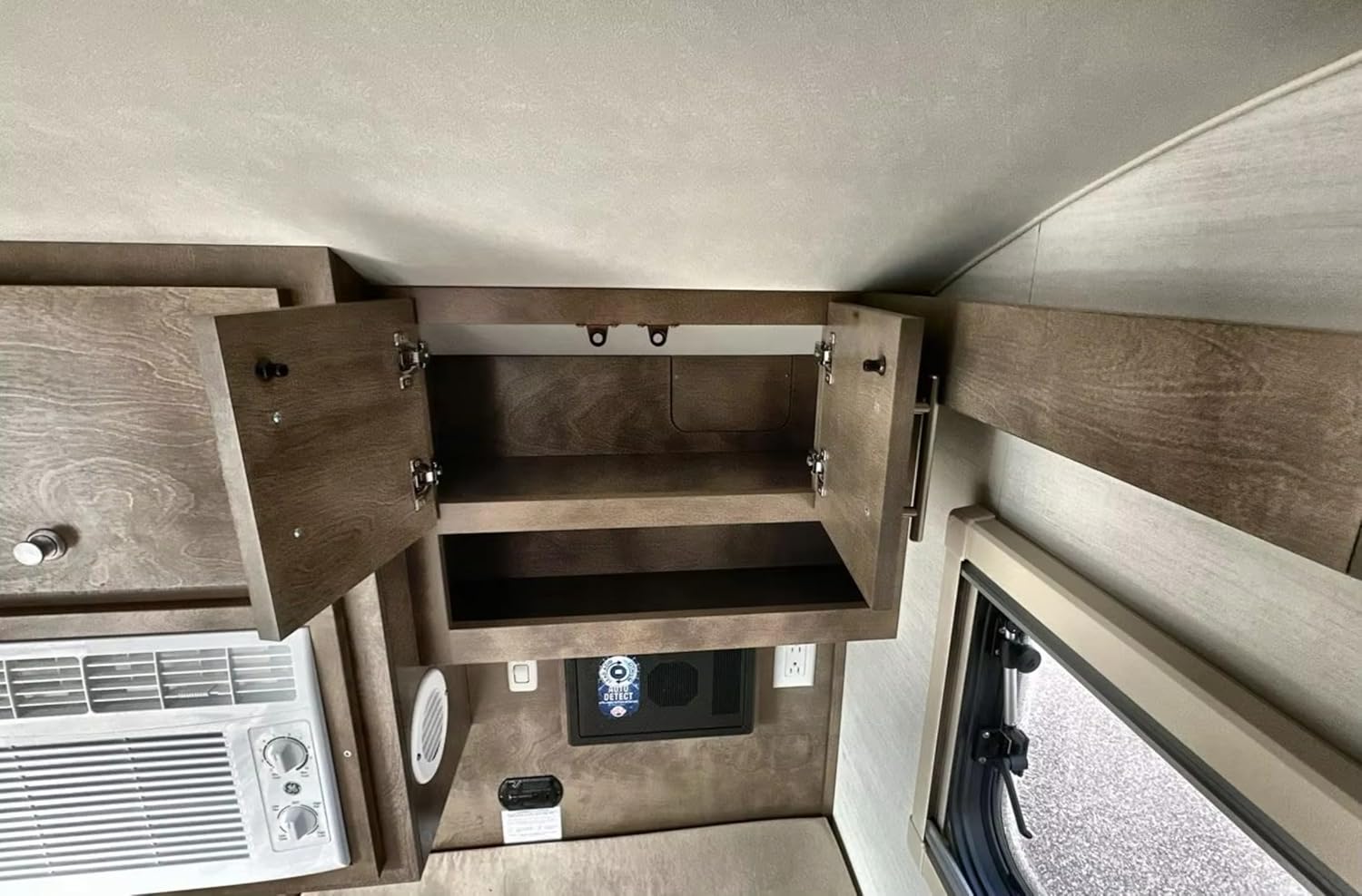 buy lightweight travel trailer,should I buy a lightweight travel trailer,lightweight travel trailer vs teardrop,best lightweight travel trailer pros cons,lightweight travel trailer worth buying,mini camper travel trailer for sale performance testing and real-world results