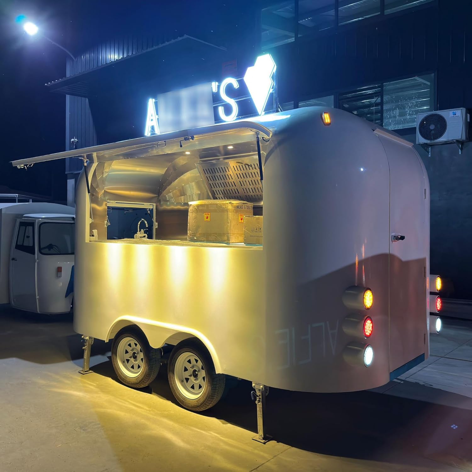 buy mirror food trailer,mirror food trailer worth it,mirror food trailer pros cons,best mobile food trailer,should I buy a mirror food trailer,mirror food trailer vs other trailers - detailed features and technical specifications